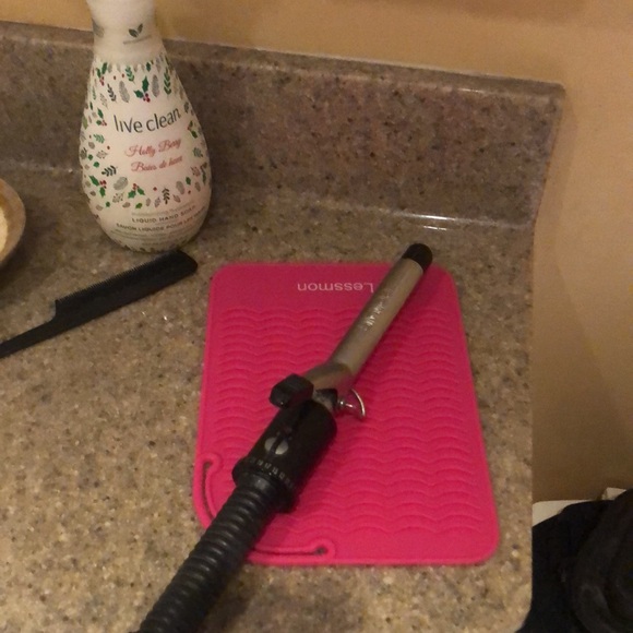 Silicone mat for hot beauty appliances (curling iron, flat iron, hair dryer, etc - Picture 2 of 5